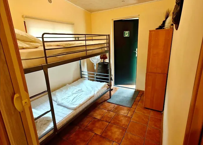 Lesna Ostoja W Centrum Puszczy Nadnoteckiej Otoczona 3 Jeziorami Miedzychod